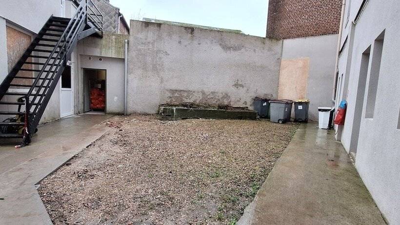 Отель Hôtel Le Saint Quentin