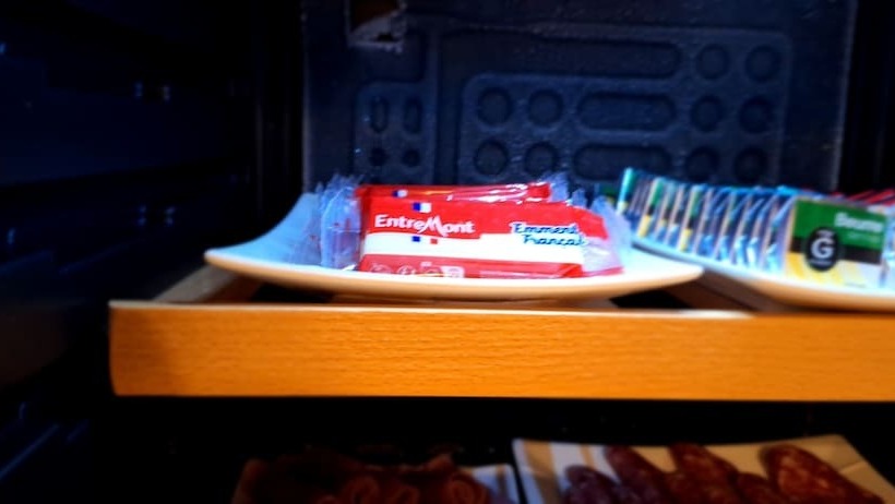 Отель Hôtel Le Saint Quentin