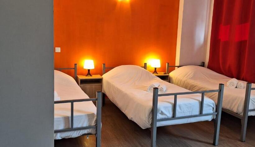 Отель Hôtel Le Saint Quentin