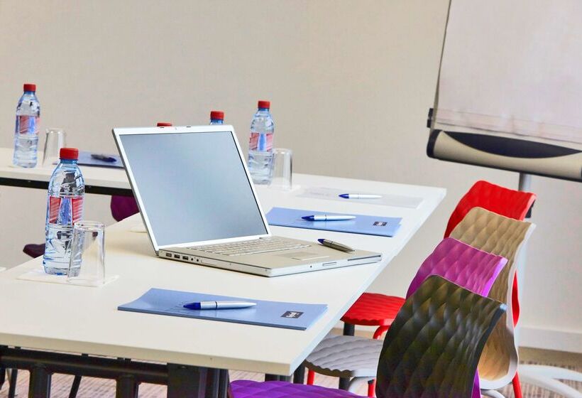 Отель Kyriad Troyes Centre