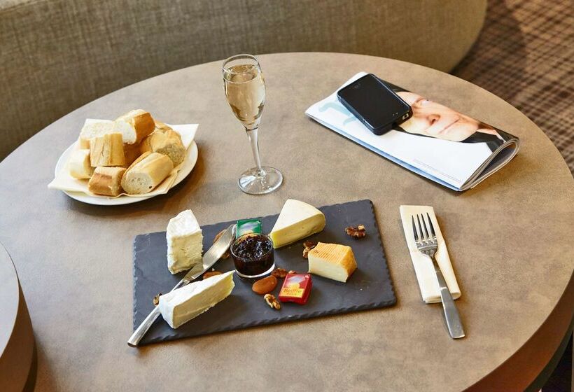 Отель Kyriad Troyes Centre