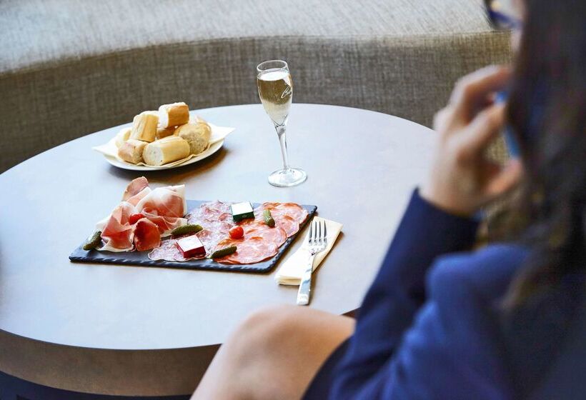 Отель Kyriad Troyes Centre