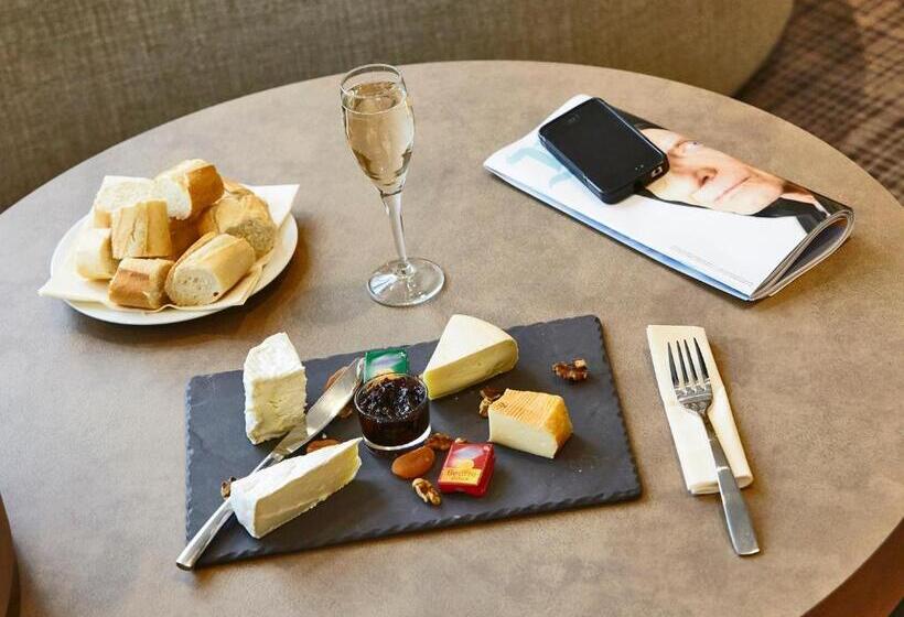 Отель Kyriad Troyes Centre