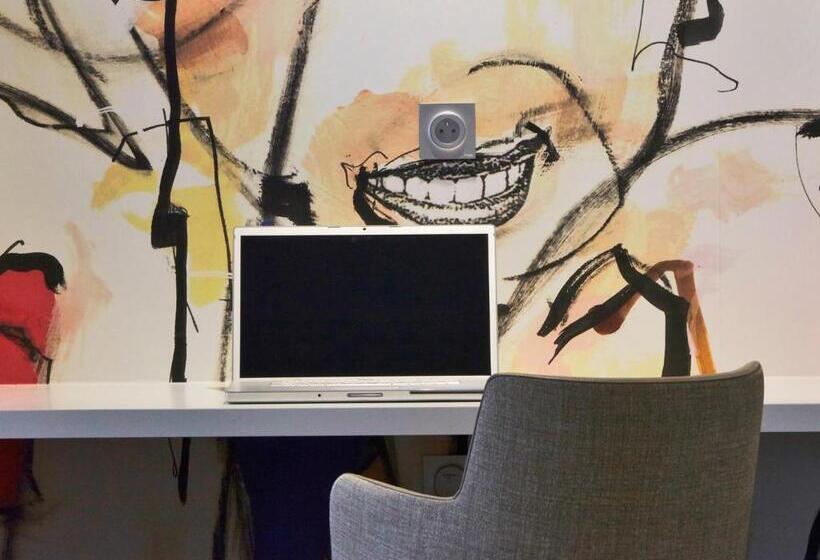 Отель Kyriad Troyes Centre