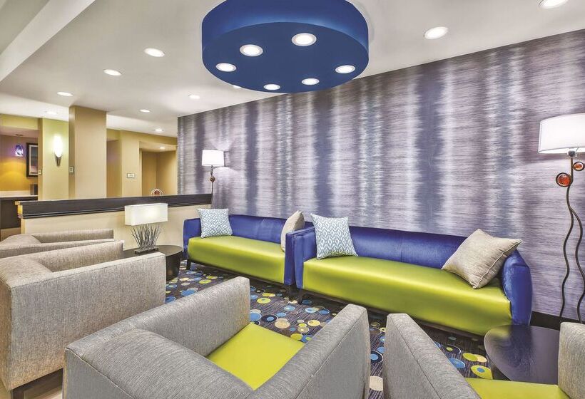 Отель La Quinta By Wyndham Niagara Falls