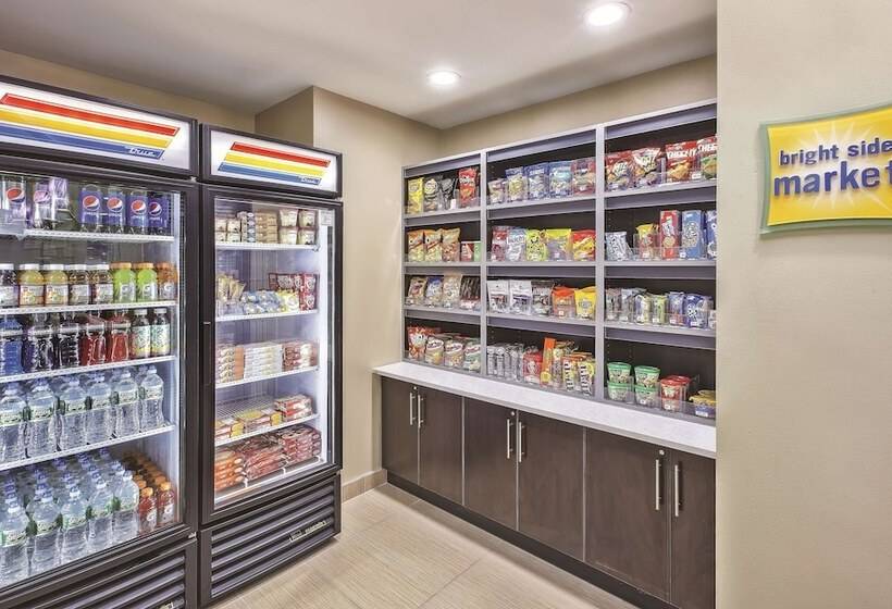 Отель La Quinta By Wyndham Niagara Falls