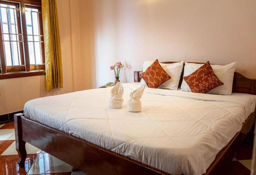 בית מלון כפרי Nawin Palace Guesthouse