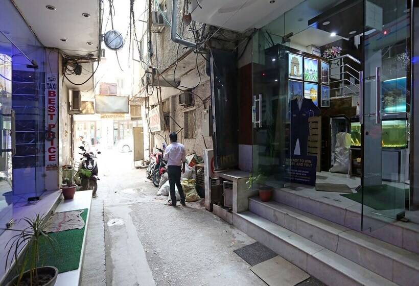 酒店 Oyo Rooms Arakashan Road 7875