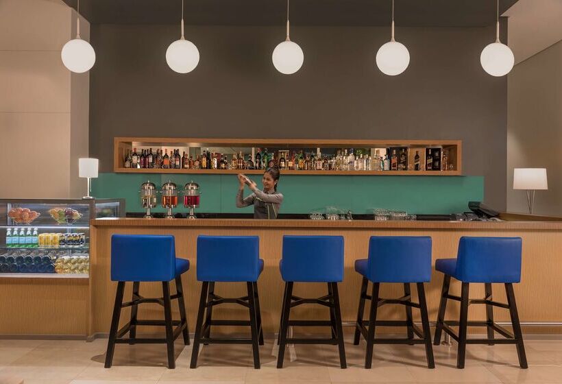 ホテル Park Inn By Radisson Clark