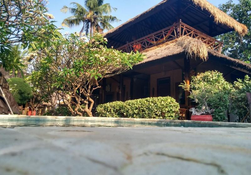 هتل Sejuk Cottages