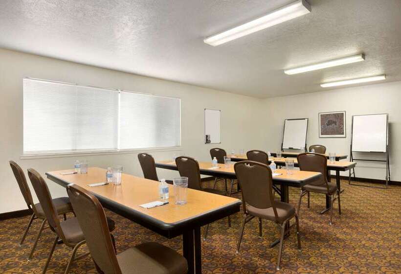 Отель Travelodge By Wyndham Belen