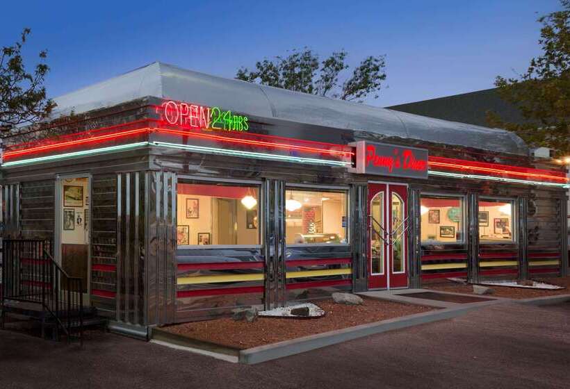 Отель Travelodge By Wyndham Belen