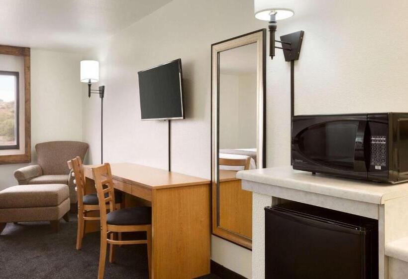 فندق Travelodge By Wyndham Belen