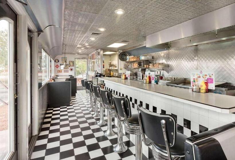 فندق Travelodge By Wyndham Belen