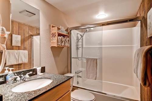 International Village In Warm Springs By Alpine Lodging