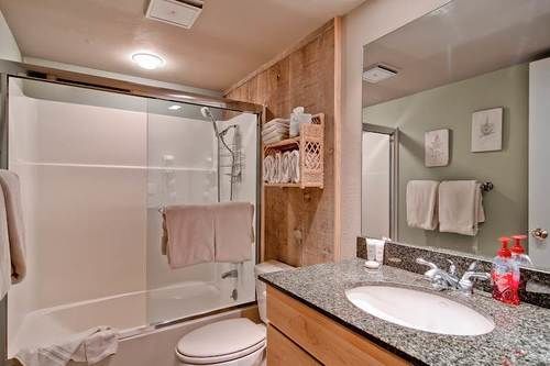 International Village In Warm Springs By Alpine Lodging