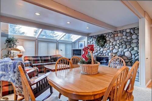 International Village In Warm Springs By Alpine Lodging