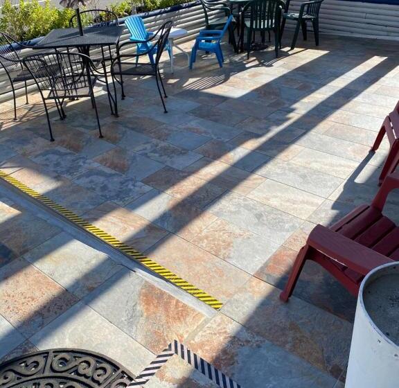 مُتل The Atlantic