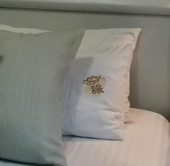 ペンション 2 Leafed Doors