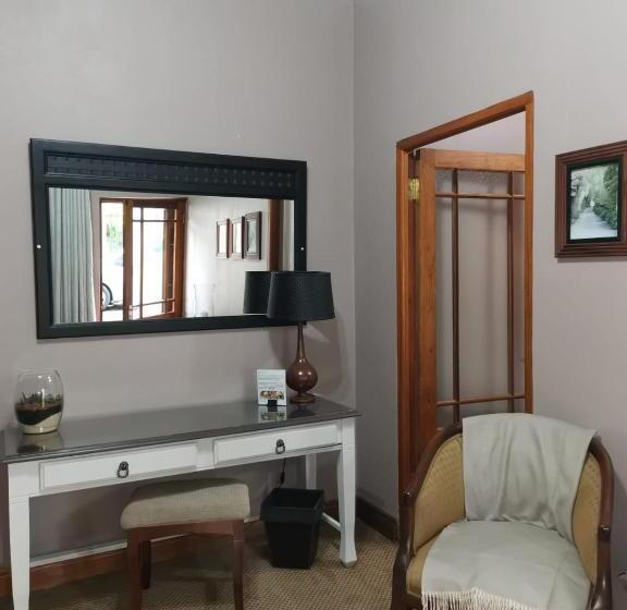 ペンション 2 Leafed Doors