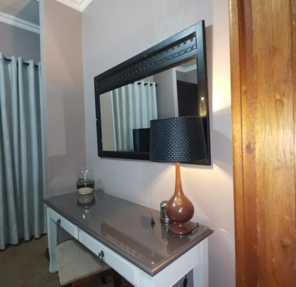 ペンション 2 Leafed Doors