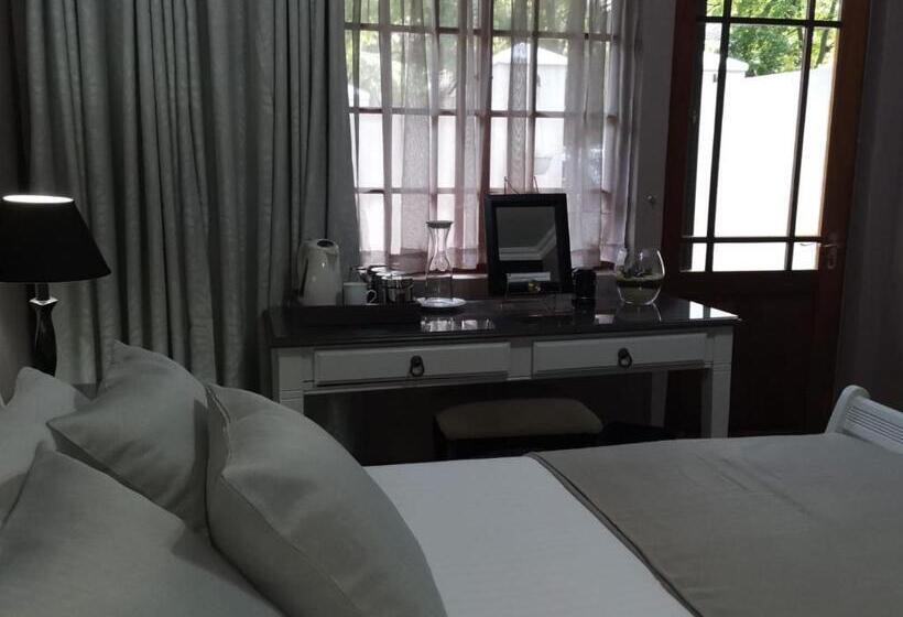 ペンション 2 Leafed Doors