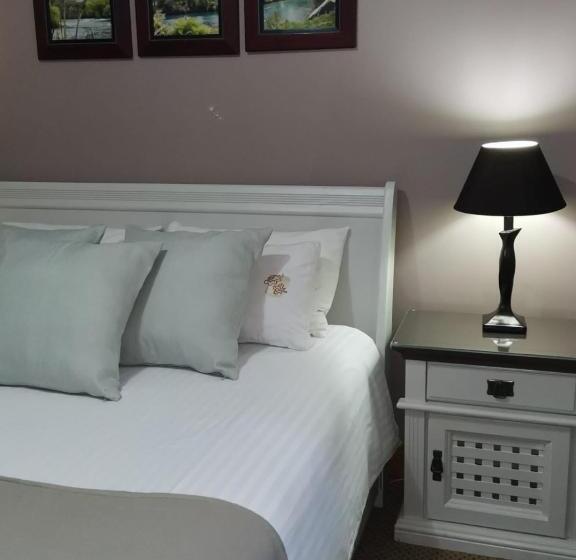 ペンション 2 Leafed Doors