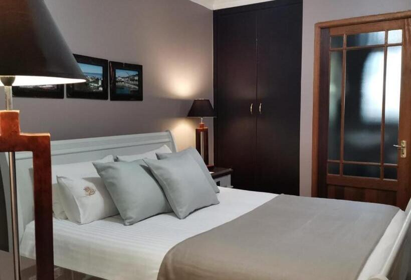 ペンション 2 Leafed Doors