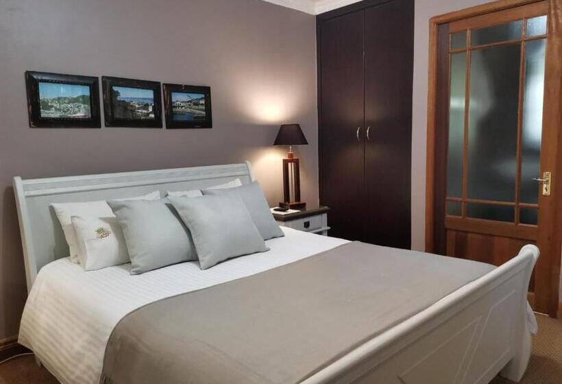 ペンション 2 Leafed Doors