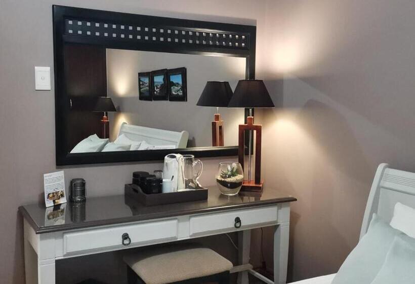 بنسيون 2 Leafed Doors