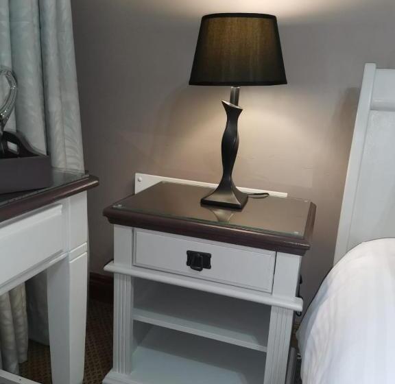 ペンション 2 Leafed Doors