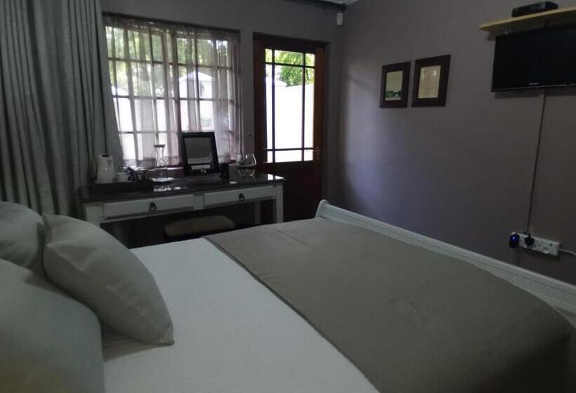 ペンション 2 Leafed Doors