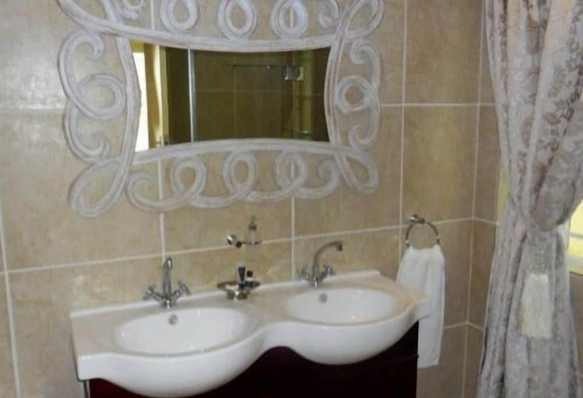 ペンション La Barune Guest House