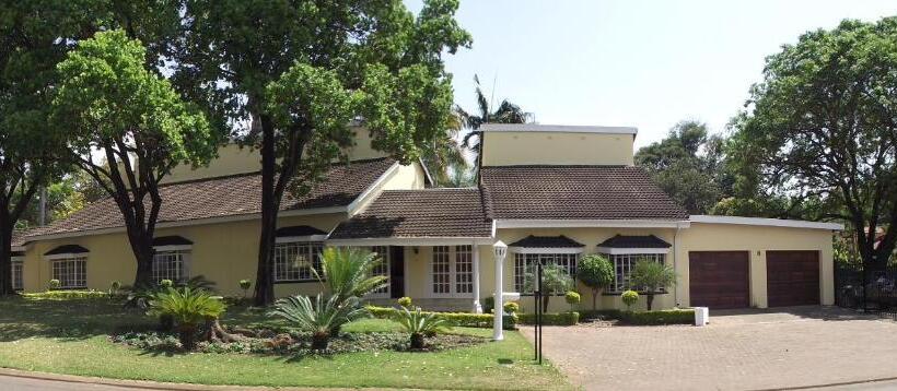 ペンション La Barune Guest House