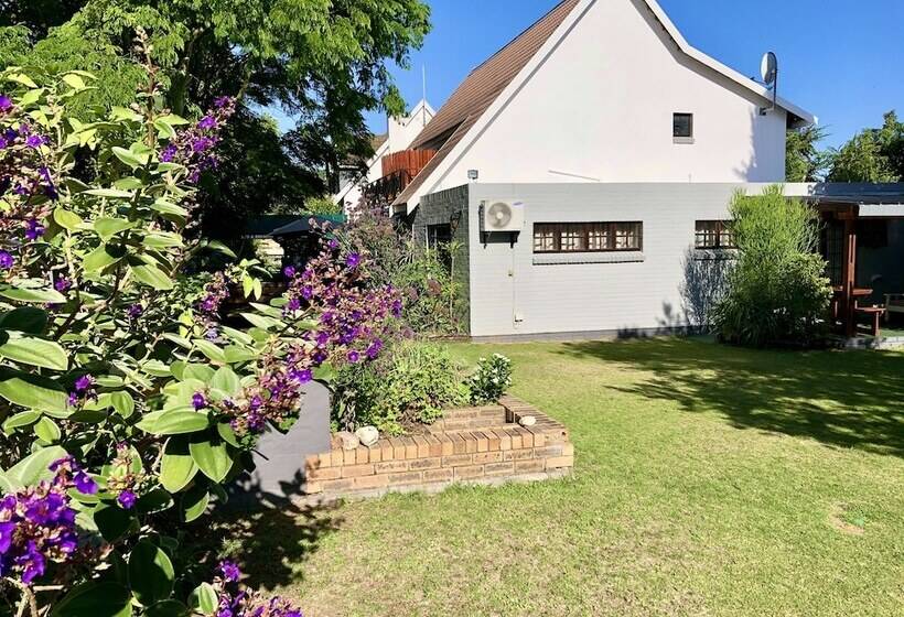 بنسيون Pelican Lodge Guesthouse