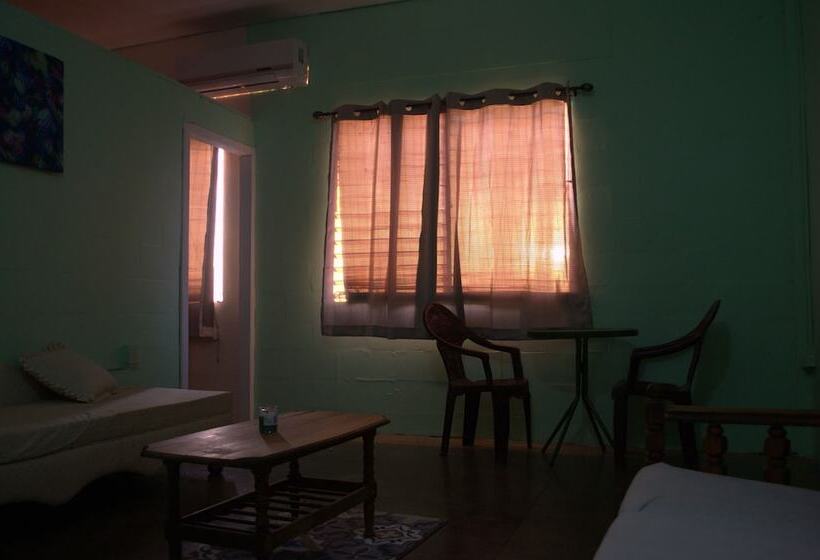 پانسیون Port Lodge