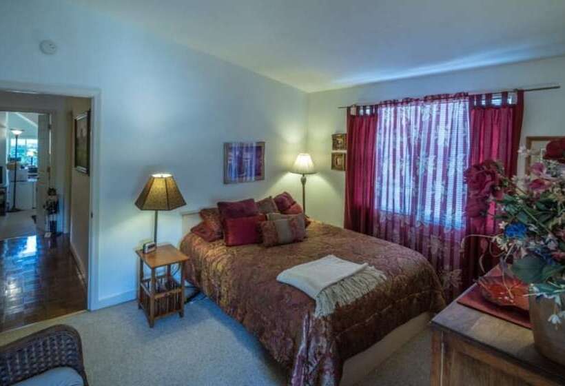 Stone Haus Bed & Breakfast