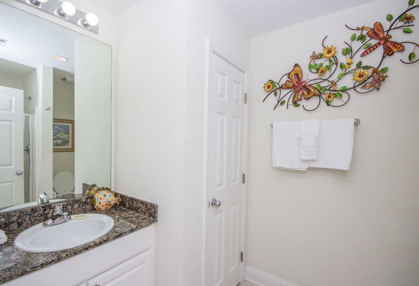 Lighthouse Condos By Hosteeva