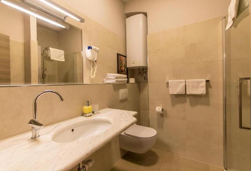 Tifani Luxury Rooms 2