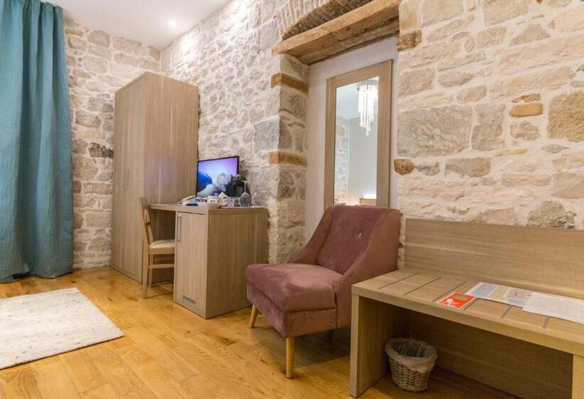 Tifani Luxury Rooms 2