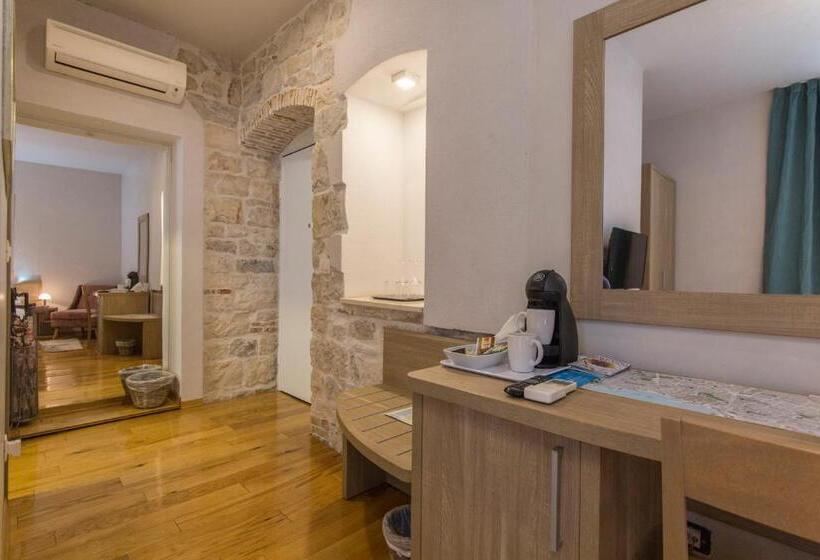 Tifani Luxury Rooms 2