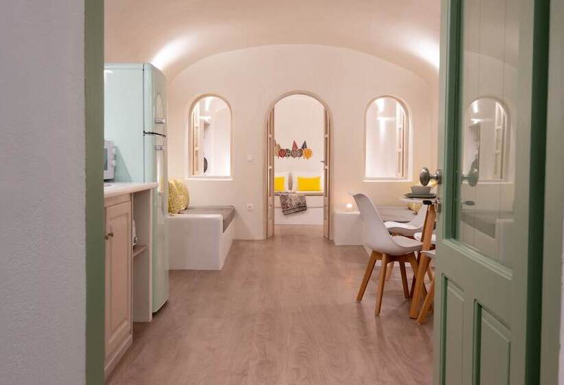 White Orchid Cave House & Studio