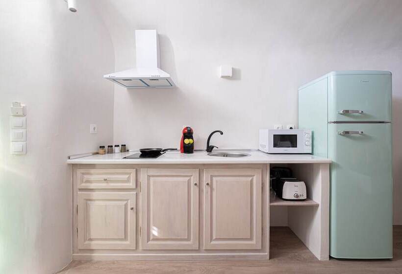 White Orchid Cave House & Studio