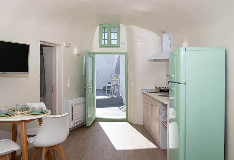 White Orchid Cave House & Studio