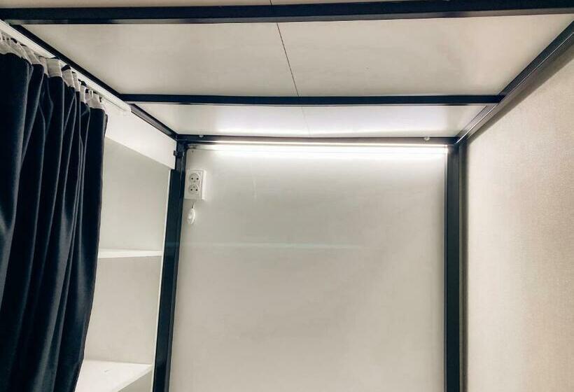 هاستل Ayla Green