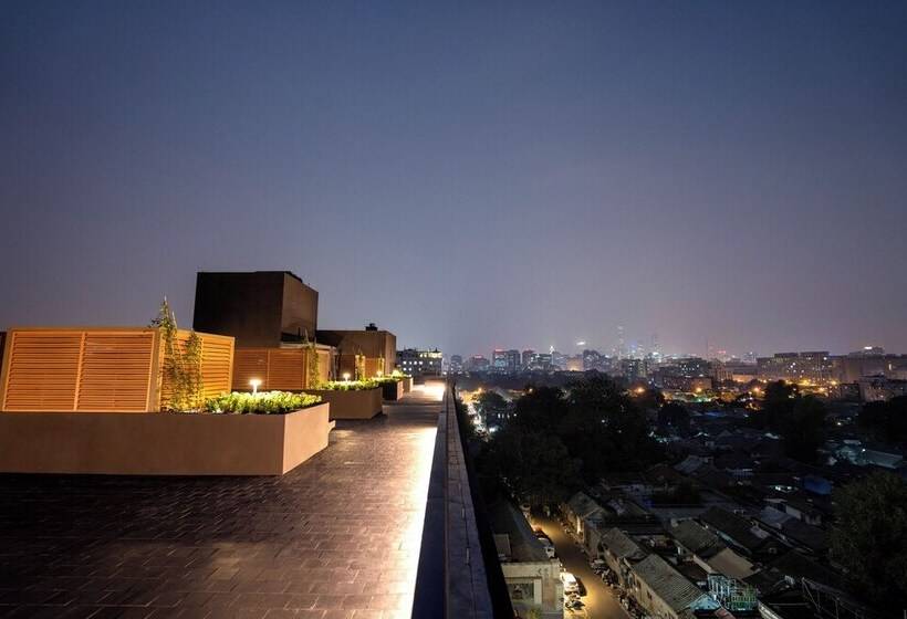 Base Beijing Wangfujing Serviced Apartment