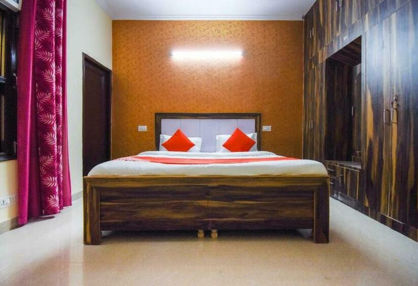 Hotel Super Oyo Flagship Apple Green