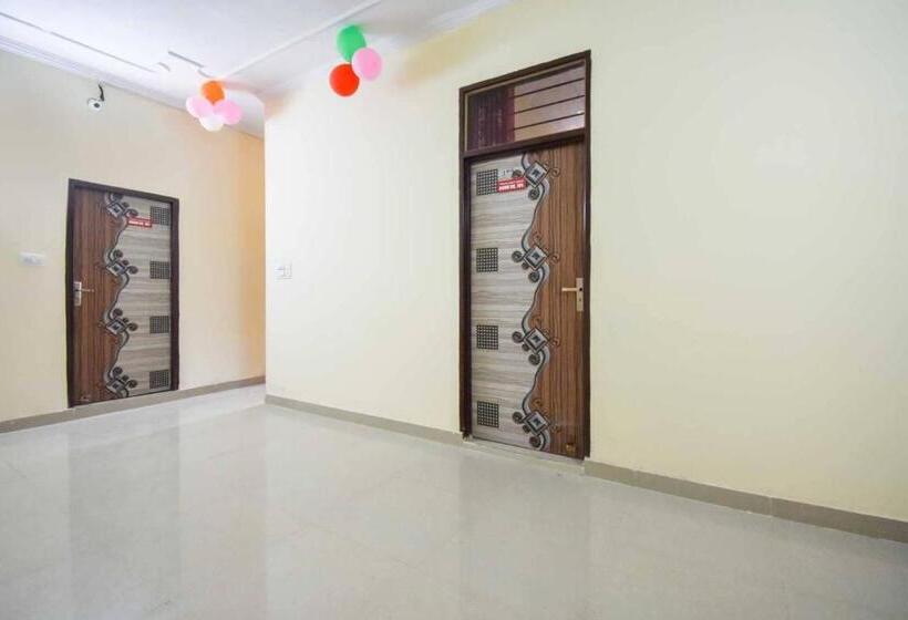 Hotel Super Oyo Flagship Apple Green