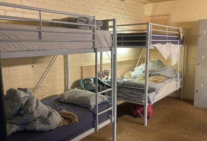 Pemberton Hostel Note Go To Gloucester Motel Reception For Check In Backpackers 88 Days Farm W