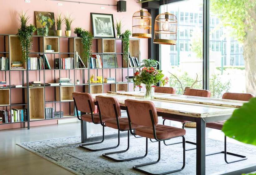 Urban Hotel The Golden Stork